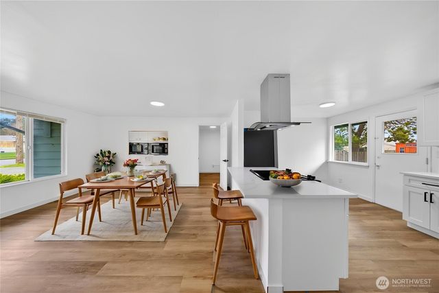 920 SW Bowmer St, Oak Harbor, WA 98277