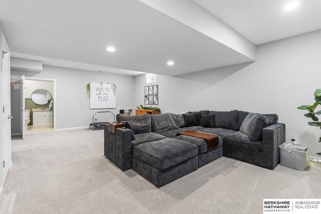 7103 S 193 Street, Gretna, NE 68028