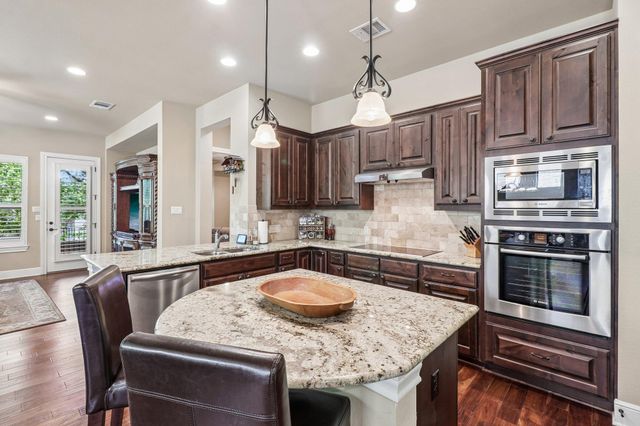 35 Prestonwood CIR, Lakeway, TX 78734