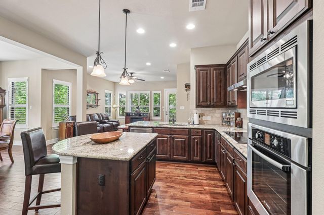 35 Prestonwood CIR, Lakeway, TX 78734