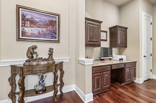 35 Prestonwood CIR, Lakeway, TX 78734