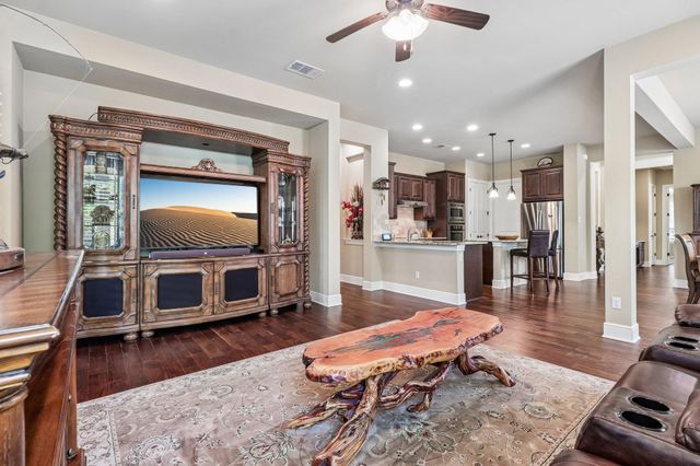 35 Prestonwood CIR, Lakeway, TX 78734