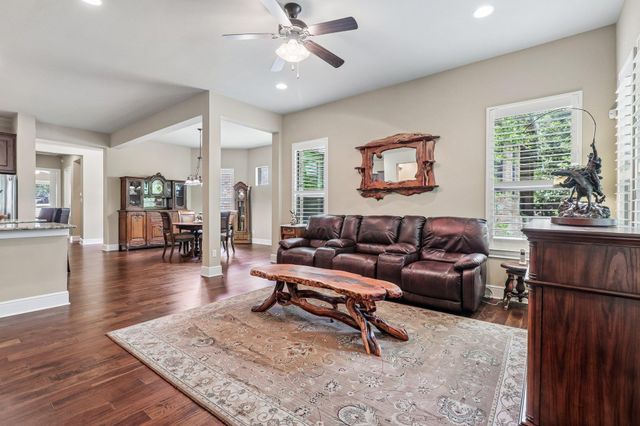 35 Prestonwood CIR, Lakeway, TX 78734