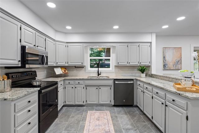 4 Rosedale Lane, Bella Vista, AR 72715
