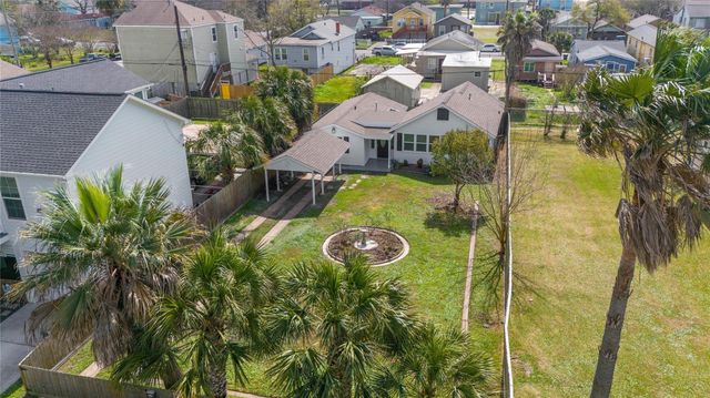 5515 Avenue R, Galveston, TX 77551