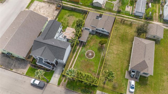 5515 Avenue R, Galveston, TX 77551