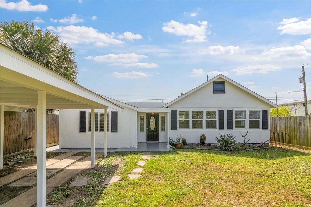 5515 Avenue R, Galveston, TX 77551