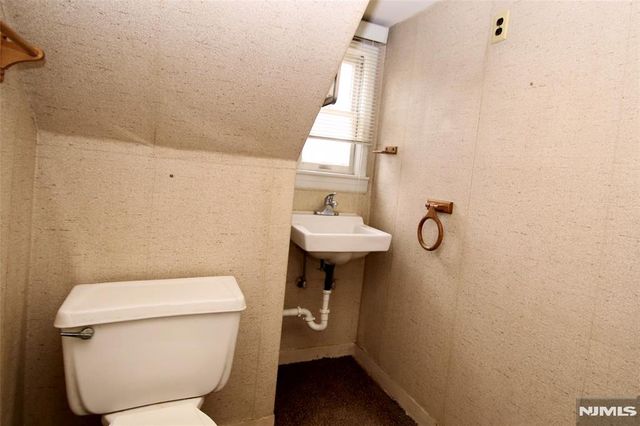 39-23 Van Duren, Fair Lawn, NJ 07410