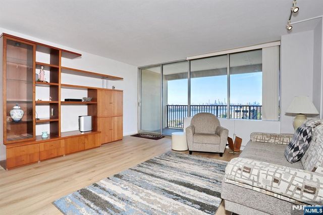 5 Horizon 1803, Fort Lee, NJ 07024