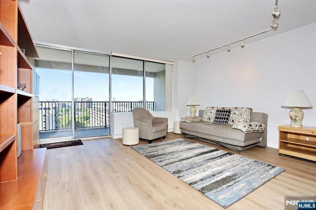 5 Horizon 1803, Fort Lee, NJ 07024