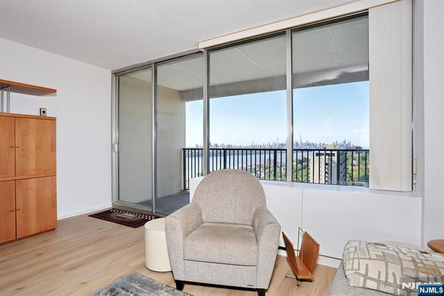 5 Horizon 1803, Fort Lee, NJ 07024
