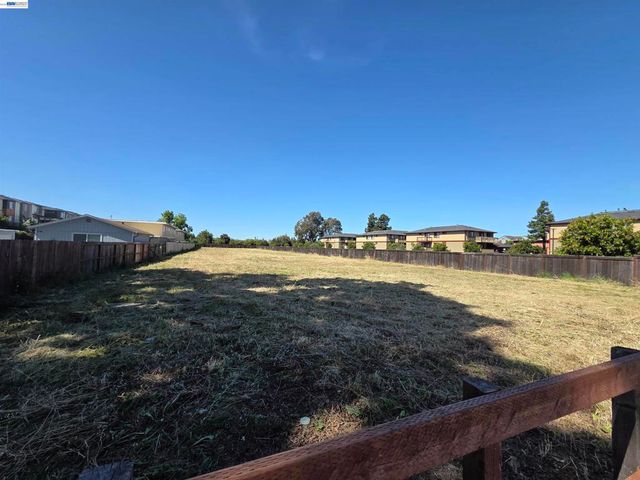 29495 Dixon St, Hayward, CA 94544