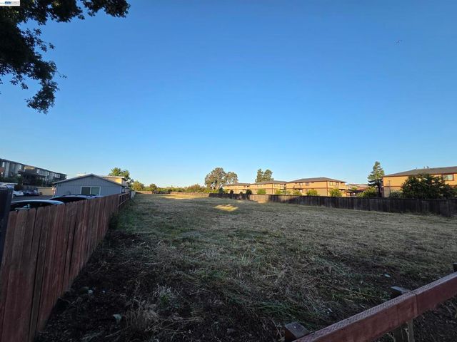 29495 Dixon St, Hayward, CA 94544