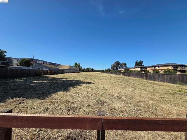 29495 Dixon St, Hayward, CA 94544