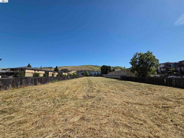 29495 Dixon St, Hayward, CA 94544