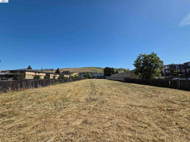 29495 Dixon St, Hayward, CA 94544