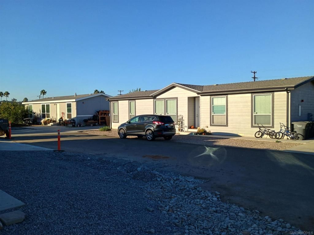 1040 GILLESPIE DR, Spring Valley, CA 91977