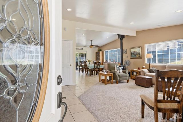 17381 Bold Venture Drive, Tehachapi, CA 93561