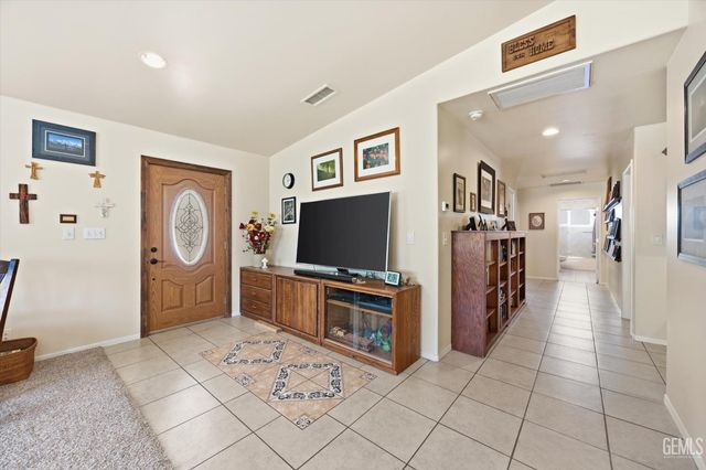 17381 Bold Venture Drive, Tehachapi, CA 93561