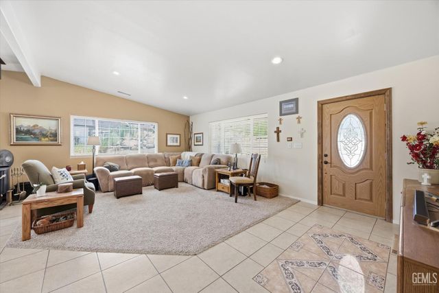17381 Bold Venture Drive, Tehachapi, CA 93561