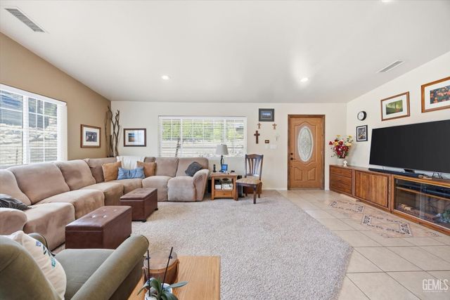 17381 Bold Venture Drive, Tehachapi, CA 93561