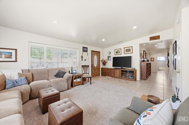 17381 Bold Venture Drive, Tehachapi, CA 93561