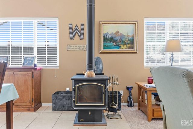 17381 Bold Venture Drive, Tehachapi, CA 93561