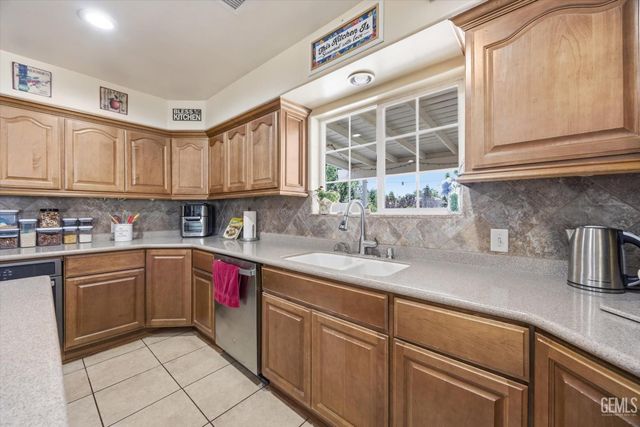 17381 Bold Venture Drive, Tehachapi, CA 93561