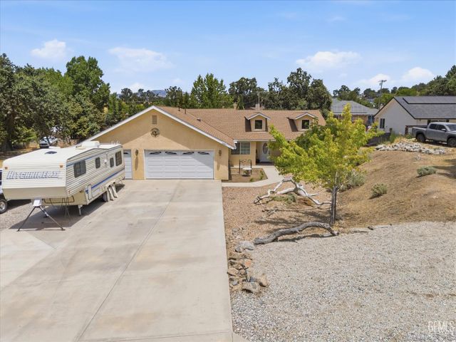 17381 Bold Venture Drive, Tehachapi, CA 93561