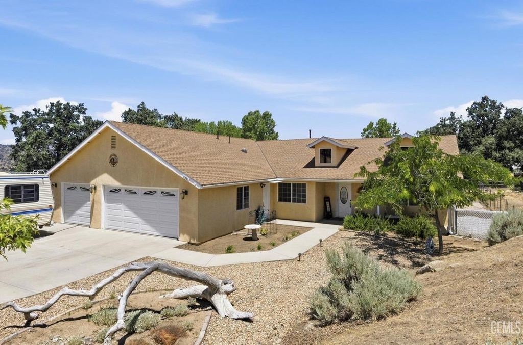 17381 Bold Venture Drive, Tehachapi, CA 93561