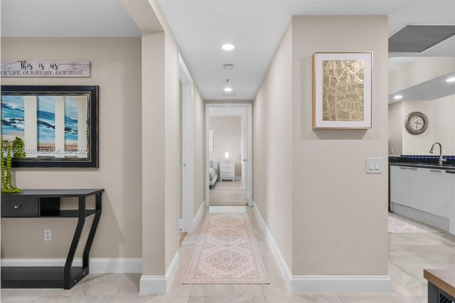 14951 Royal Oaks Ln 701, North Miami, FL 33181