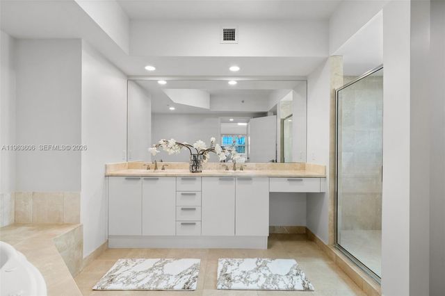 14951 Royal Oaks Ln 701, North Miami, FL 33181