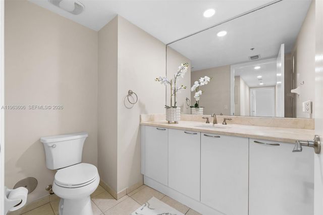 14951 Royal Oaks Ln 701, North Miami, FL 33181