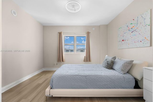 14951 Royal Oaks Ln 701, North Miami, FL 33181