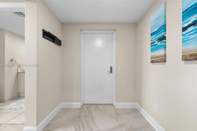 14951 Royal Oaks Ln 701, North Miami, FL 33181