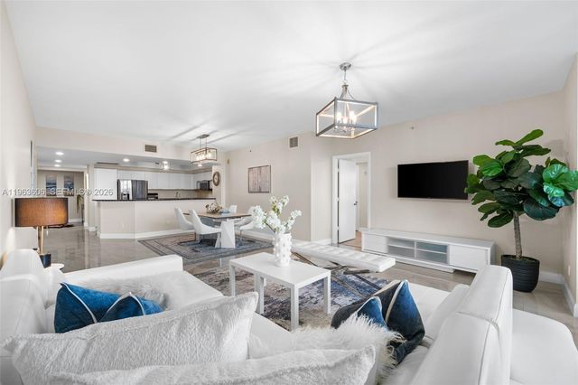 14951 Royal Oaks Ln 701, North Miami, FL 33181