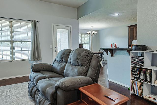 4565 W Greenridge Street, Springfield, MO 65807