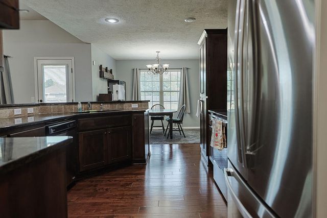 4565 W Greenridge Street, Springfield, MO 65807