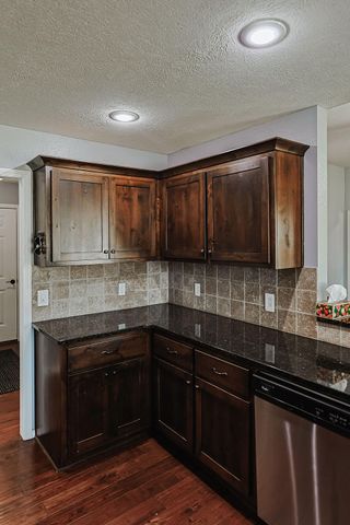 4565 W Greenridge Street, Springfield, MO 65807