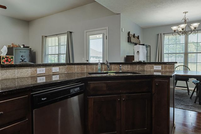 4565 W Greenridge Street, Springfield, MO 65807