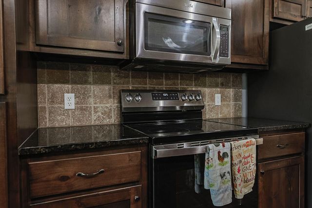4565 W Greenridge Street, Springfield, MO 65807