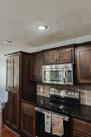 4565 W Greenridge Street, Springfield, MO 65807