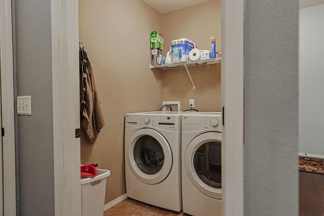 4565 W Greenridge Street, Springfield, MO 65807