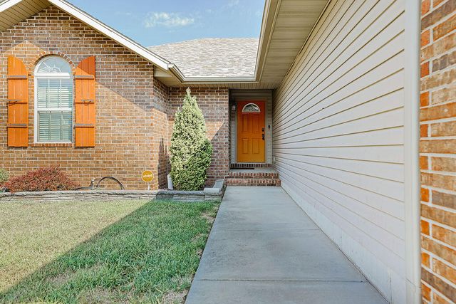 4565 W Greenridge Street, Springfield, MO 65807
