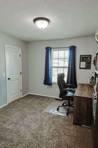 4565 W Greenridge Street, Springfield, MO 65807