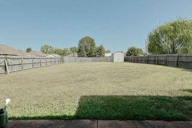 4565 W Greenridge Street, Springfield, MO 65807
