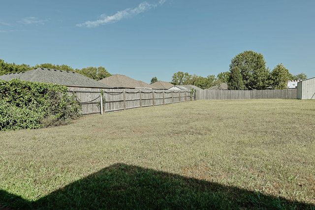 4565 W Greenridge Street, Springfield, MO 65807