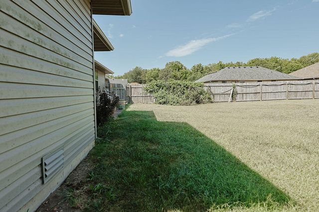 4565 W Greenridge Street, Springfield, MO 65807
