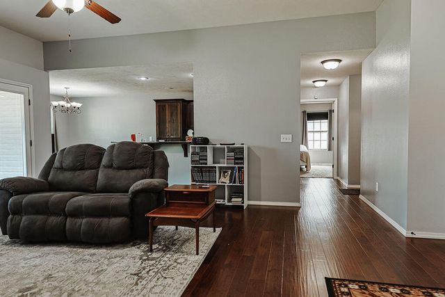 4565 W Greenridge Street, Springfield, MO 65807