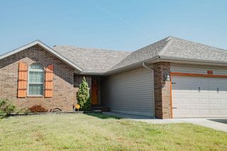 4565 W Greenridge Street, Springfield, MO 65807